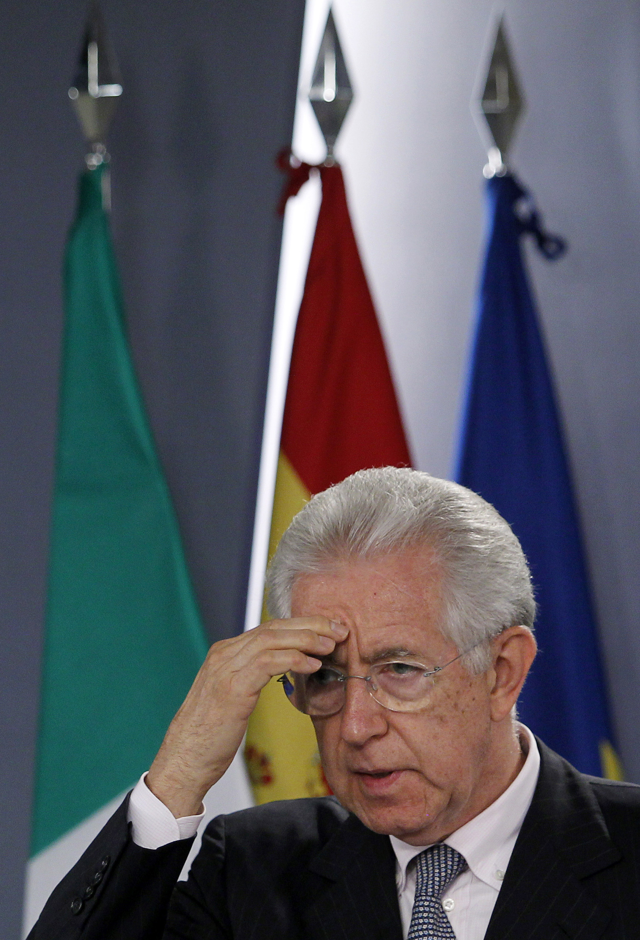 Δεν πρέπει το ευρώ να διασπάσει την Ευρώπη, λέει ο Μάριο Μόντι